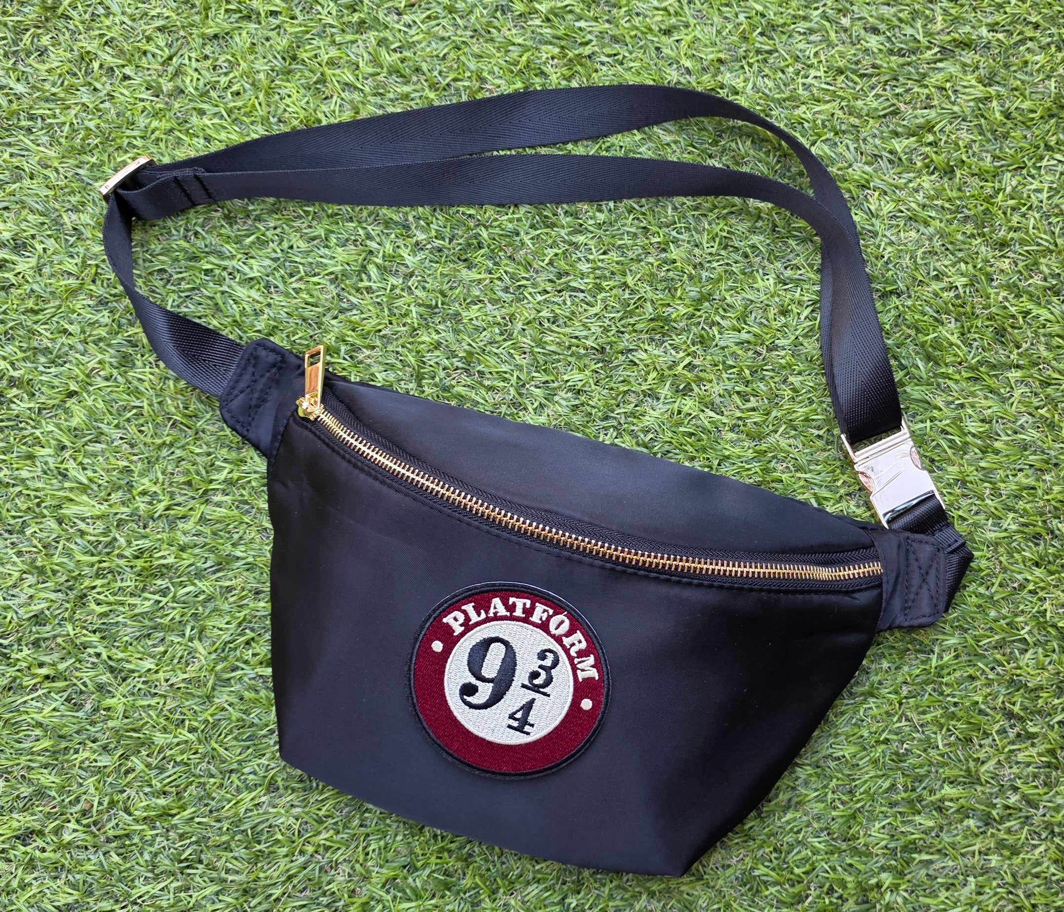 Platform 9 3/4 badge crossbody bag